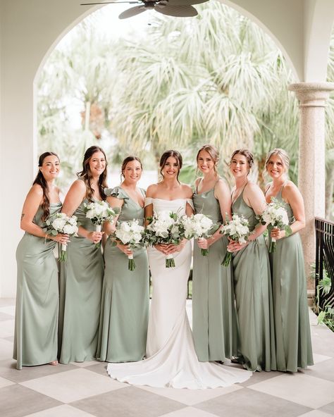 A vibrant, stylish bridal party bringing effortless energy and elegance—celebrating the newlyweds with a perfect mix of fun and sophistication. Loved the girls sage green dresses. Soooo complimentary to this venue and overall classic wedding theme. 🤍 Sage Green Wedding Bridesmaid, Sage Green Dresses, Classic Wedding Theme, Sage Green Wedding Theme, Classic Wedding Themes, Sage Green Wedding Colors, Green Gold Weddings, Bridal Parties Colors, Bridesmaid Dresses Dusty Sage