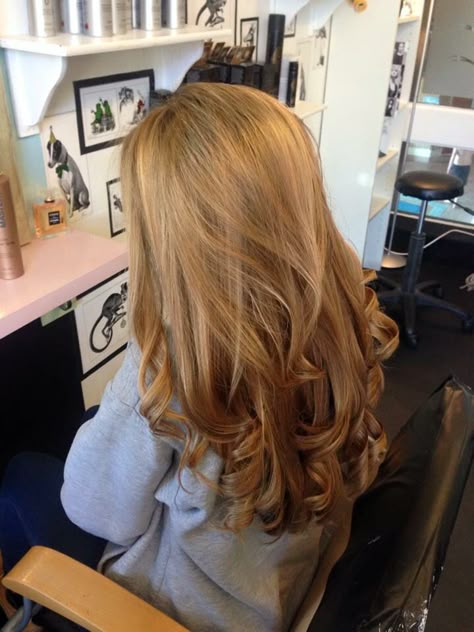 Carmel Blonde, Carmel Hair Color, Golden Brown Hair Color, Highlight Hair, Honey Hair Color, Golden Brown Hair, Trending Hair, Vacation Hairstyles, Brown Hair Color