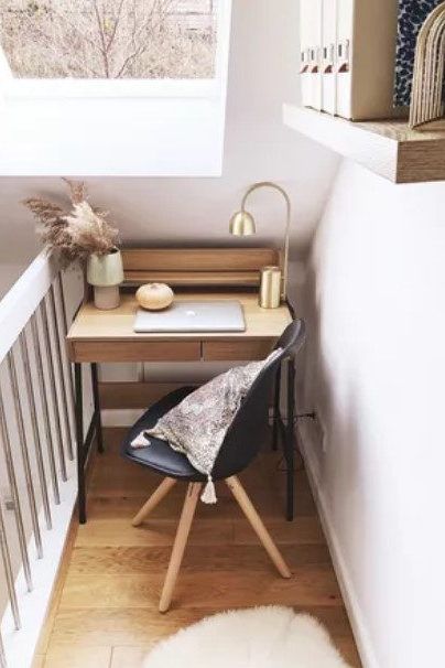 No room for an office? Check out this lovely work-from-home setup at the top of a stair landing. This adorable perch is perfect for anyone who needs a little nook to work, but doesn't require a ton of storage space. Opt for a secretary desk with a little bit of hidden storage built in. #bohohomedecor #wfhofficespace #homeofficeideas #smalldesklayout #mydomaine #neutralhomeofficeideas Small Office Ideas, Small Home Office Furniture, Small Corner Desk, Apartment Desk, Computer Nook, Desk Nook, Tiny Desks, Tiny Office, Cool Office Space