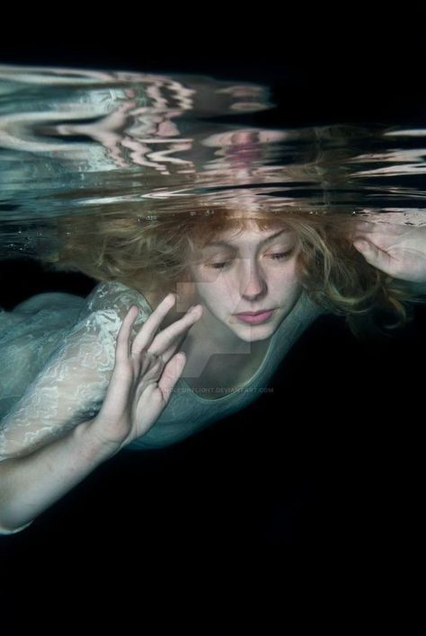 Kunstjournal Inspiration, Human Reference, Body Reference Poses, Pre Raphaelite, Human Poses Reference, Foto Poses, Human Poses, Poses References, Under Water