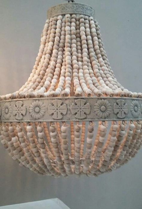 Kattokruunu Diy, Wooden Bead Chandelier, Boho Lighting, Beaded Lamps, Diy Light Fixtures, Diy Lampe, Love Decorations, Swag Lamp, Lampshade Chandelier