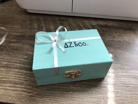 Tiffany And Co Big Little Reveal, Sorority Canvas Paintings Delta Zeta, Pin Boxes Sorority, Badge Box Sorority, Sorority Pin Box Ideas, Pin Box Sorority, Sorority Pin Box, Delta Gamma Crafts, Formal Themes