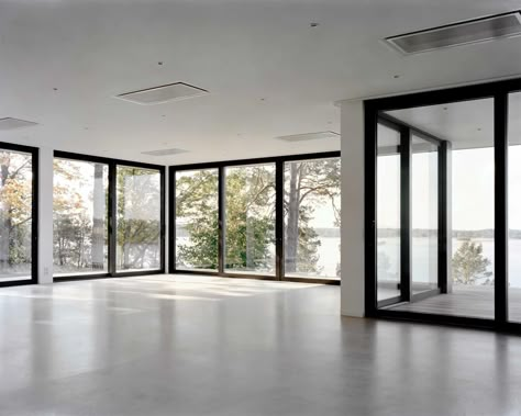 Big Windows Living Room, Thai House Design, Swedish Forest, Swedish Architecture, Residential Windows, Dnevna Soba, Japanese Style House, Interior Windows, Empty Room