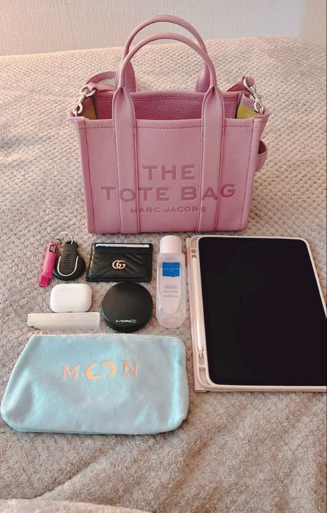 Marc Jacobs Mini Bag, The Tote Bag Aesthetic, The Marc Jacobs Tote Bag, Mini Tote Bag Outfit, Marc Jacobs The Tote Bag, Pink Travel Bag, Marc Jacobs Mini Tote Bag, The Tote Bag Pink, Cute Pink Tote Bag