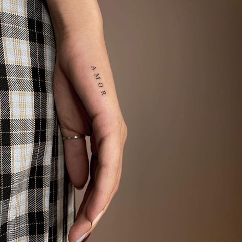 Outer-Edge Word Tattoo. A minimal text design inked near the wrist. Click through for 39 hand tattoo ideas. #handtattoo #fingertattoo #tattooideas IG: @giahi Wrist Tattoos Words, Amor Tattoo, Side Hand Tattoos, Hand And Finger Tattoos, Hand Tattoos For Women, Small Hand Tattoos, Tattoo Script, Classy Tattoos, Discreet Tattoos