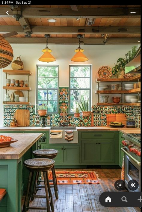 Bright Kitchen Tiles, Interior Design Bright Colors, Colorful Kitchen Tiles, African Inspired Home Decor, Summer Interior Decor, Bright Colorful Kitchen, Bright Kitchen Cabinets, Small Spanish Kitchen, Small Colorful Kitchen