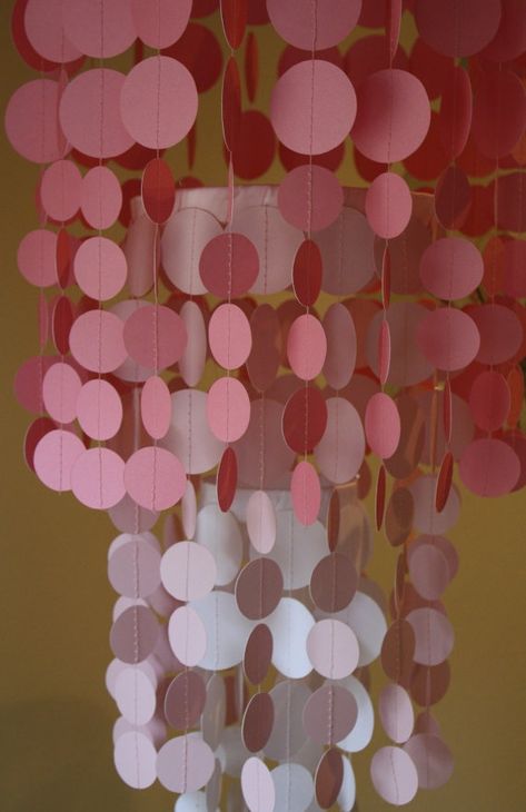 25 Creative DIY Chandeliers Made Out of Paper. This one is machine stitched together. How To Make A Chandelier, Origami Lampshade, Paper Chandelier, Chandelier Diy, Chip Art, Deco Rose, Diy Bebe, Paint Chip, Diy Chandelier