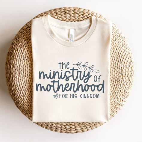 Celebrate the profound role of Christian homeschool moms with our exclusive T-shirt, a tribute to the ministry of motherhood. Crafted with comfort and style in mind, this shirt not only reflects the essence of Christian motherhood but also proudly declares the sacred calling of homeschooling. Embrace the journey of nurturing hearts and minds with our Christian homeschool mom shirt, a wearable testament to the beautiful and impactful ministry of motherhood. ☀️☀️☀️ --Please read ALL photo cards in the listing photos and item description BEFORE ordering, to ensure you order properly-- --Adult Tees are Bella + Canvas 3001 Unisex Jersey T-Shirts-- -Youth Tees printed on Gildan Tees -Baby Tees and Bodysuits printed on Rabbit Skins tees and bodysuits Items are made to order, meaning they are made Christian Mom Shirts, Homeschool Shirts, Christian Homeschool, Jesus Clothes, Christian Shirts Designs, Christian Motherhood, Embrace The Journey, Cute Shirt Designs, Mama Shirts