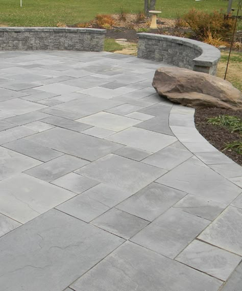 Paver Stone Patio, Stone Patio Designs, Diy Patio Ideas, Paver Ideas, Pavers Design, Pavers Backyard, Cement Patio, Paver Designs, Concrete Patio Designs