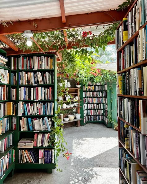 Museum Bookstore Aesthetic, Bookstore With Cafe, Greenhouse Coffee Shop, Cafe Bookstore Aesthetic, Greenhouse Library, Bookstore Wedding, Outdoor Library, Bookstore Coffee Shop, Bookshop Café