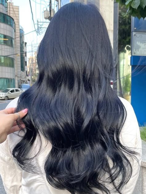 Deep blue hair color New Trend Hair Color 2023, Korean Dark Blue Hair, Black Hair With Hint Of Blue, All Over Hair Color Ideas For Dark Hair, Very Dark Hair Color Ideas, Korean Hair Color Dark, Cool Black Hair Color, Hair Dark Color Ideas, Korean Hair Black