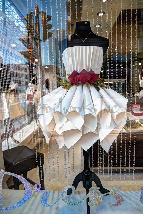 Dresses With Paper, Dresses Made Out Of Paper, Wrapping Paper Dress Diy, Paper Dresses Diy, Paper Dress Fashion Ideas, Dress Made Of Paper, Paper Flower Dress, How To Make Paper Dress, Recycling Fashion Ideas