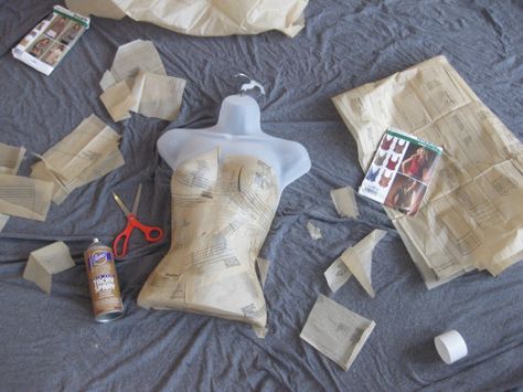 Paper Mache Bust Diy, Paper Mache Mannequin Diy, Diy Mannequin Torso, Paper Mache Mannequin, Paper Mache Corset, Diy Mannequin Form, Mannequin Painting, Diy Mannequin, Corset Diy