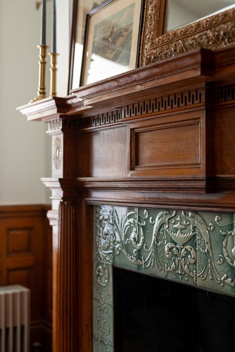 Victorian Wooden Fireplace Surround, Victorian Home Lighting, Victorian Electric Fireplace, Ornate Fireplace Mantle, Victorian Living Room With Fireplace, Fireplace Antique, Victorian Style Fireplace, Antique Mantle Fireplace Wood, Victorian Fireplace Tile Ideas