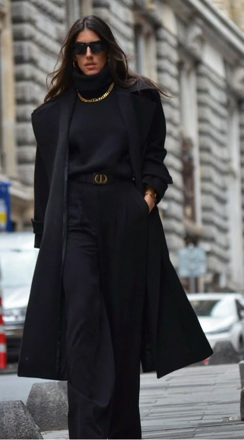 Black Overcoat Outfit Women, Black Coat Outfit Winter, Long Black Coat Outfit, Long Black Trench Coat, Black Coat Outfit, Long Black Blazer, Long Coat Outfit, Black Blazer Outfit, Outfit Elegantes