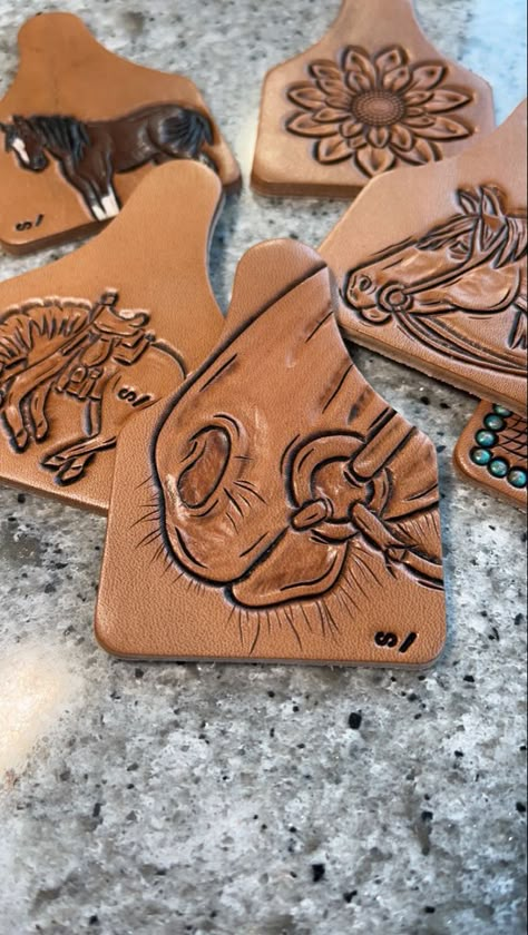 Leather Tooling Flower Patterns, Western Leather Projects, Beginner Leatherworking Projects, Tooled Leather Keychain Ideas, Cactus Leather Tooling, Leather Tooled Keychain, Leather Work For Beginners, Tooled Leather Flowers, Leather Tooled Keychains