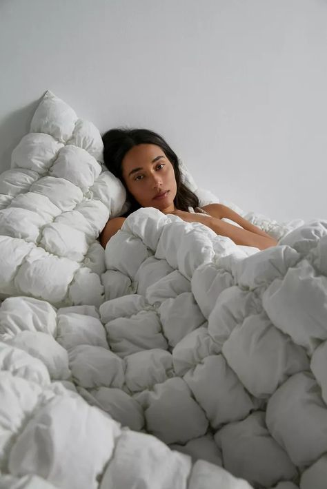 Cozy Gifts | Comfy Blankets + Sweaters | Urban Outfitters Fluffy Room Aesthetic, Puff Comforter, Tufted Comforter, Puff Quilt, Fluffy Bedding, Uo Home, College Essentials, Bed Time, Cozy Gift