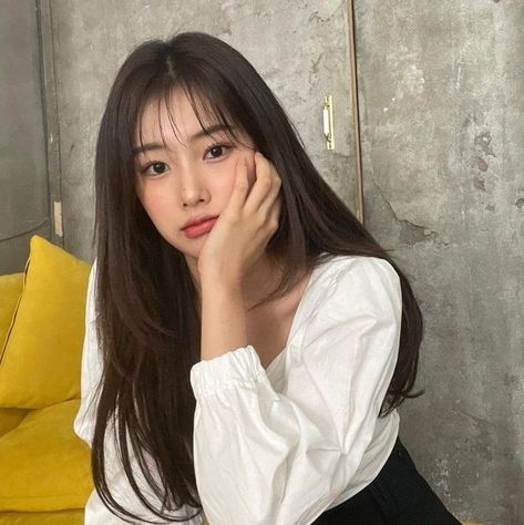 Korean Long Hair, Light Bangs, Medium Long Haircuts, Asian Haircut, Hair Style Korea, Hair Inspiration Long, Girl Haircuts, Haircuts For Medium Hair, Haircuts Straight Hair