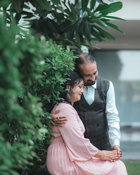 25th Anniversary Photo Shoot Ideas Indian, 25th Wedding Anniversary Photo Ideas, 25th Anniversary Photoshoot, 25th Anniversary Photo Shoot Ideas, Anniversary Poses, 25th Marriage Anniversary, Post Wedding Photoshoot, Anniversary Post, Pre Shoot