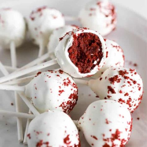 Pioneer Woman Red Velvet Cake Balls Recipe Different Desserts Recipes, Cake Pops Recipe Red Velvet, Cake Pop Red Velvet, Red Velvet Pop Cake, Home Made Cake Pops Recipe, Red Velvet Cake Pops Recipe Easy, Red Food Items For Color Party, Snacks For Party Sweet, Burgundy Desserts