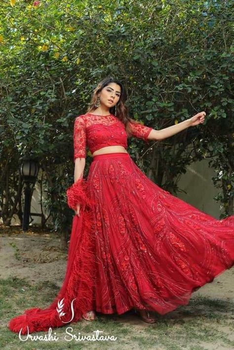 The Red Lehenga is 2021's most popular Bridal look. Brides are going back to traditional roots and showing major love to Red Lehenga. Here are some latest designs for you to gush over! Reception Frocks, Sabyasachi Lehenga Cost, Red Bridal Lehenga, Bridal Lehenga Designs, Sabyasachi Lehenga, Indian Outfits Lehenga, Wedding Lehenga Designs, Lehnga Dress, Lehenga Blouse Designs