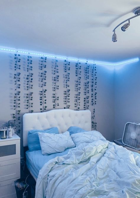 Light Blue Painted Bedroom, Blue Teen Bedroom Girl, Blue Aesthetic Room Ideas Bedrooms, Light Blue Bedroom Ideas For Teens, Cute Blue Room Ideas, Blue Themed Room Aesthetic, Stitch Bedroom Ideas For Teens, Sky Blue Bedroom Ideas, Light Blue Room Ideas Bedroom