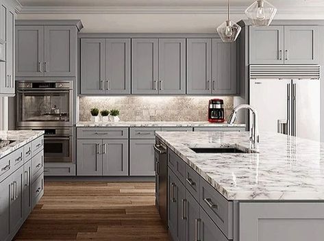 Grey Cabinets Kitchen, Grey Kitchen Backsplash, Grey Shaker Kitchen Cabinets, Grey Shaker Kitchen, Light Grey Kitchen Cabinets, Light Grey Kitchens, Серая Кухня, Grey Kitchen Designs, Online Kitchen Cabinets