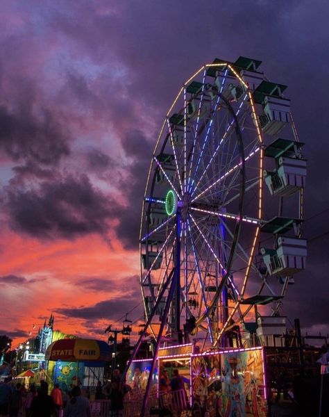 #iowa #desmoines #fairs #statefair #summer Iowa State Fair, Des Moines Iowa, Fun Places To Go, Iowa State, Stunning Photography, State Fair, Back Doors, Des Moines, 50 States