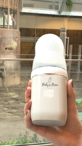 Simple Tips for Making a Bottle of Baby Formula on the Go – The Baby's Brew Travel Bottle Warmer, Portable Bottle Warmer, Baby Bottles Aesthetic, Baby Things Aesthetic, Baby Bottle Aesthetic, Luxury Baby Items, Luxury Baby Nursery, Baby Milk Bottle, Best Baby Bottles