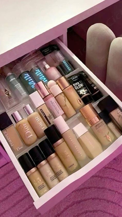 Famous Makeup Products, Makeup Vanities, Makeup Product, Latest Makeup, The Best Makeup, Make Up Artist, Drag Queens, Rupaul, Makeup Essentials