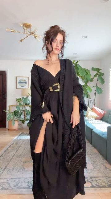 Witchy Thanksgiving Outfit, Dark Boho Clothes, Raven Core Aesthetic Outfits, Witch Cosplay Aesthetic, Cottage Core Witch Aesthetic Outfits, Modern Witch Halloween Costume, Feminine Gaze Outfits, Cozy Witchy Outfit, Eccentric Aunt Aesthetic