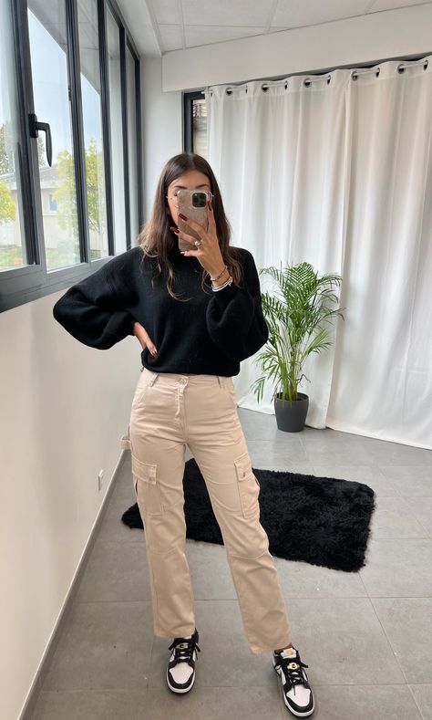 Beige Cargo Pants Outfit Modest, Beige Cargo Pant Outfit, Beige Cargo Pants Outfit Fall, Cargo Work Outfit, Baige Cargo Pants, Outfits Con Beige, Cargo Pant Work Outfit, Beige Cargo Outfits Women, Beige On Beige Outfit