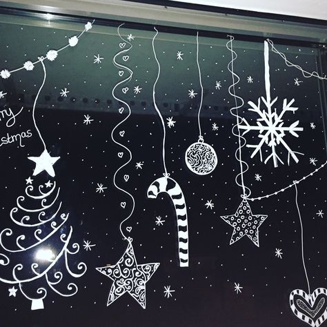 Christmas Window Drawing Chalk Markers, Christmas Window Drawing, Paper Flower Backdrop Wedding, Christmas Window Decoration, Christmas Window Painting, Window Drawing, Christmas Window Display, Christmas Chalkboard, Christmas Window Decorations