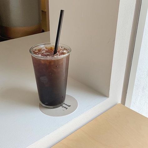 Iced Americano, Americano Coffee, Coffee Obsession, Ice Coffee, Coffee Coffee Coffee, Coffee Aesthetic, Coffee Coffee, Coffee Addict, A Drink