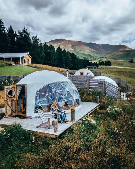 Wilderness Retreat, Geodesic Dome Homes, Dome Homes, Glamping Tents, Glamping Resorts, Glamping Ideas, Bubble Tent, Airbnb Ideas, Dome Home