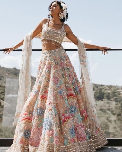 We Found A Fresh New Lehenga Perfect For Your Day Wedding! Lehenga Choli For Women, Choli For Women, Indian Outfits Lehenga, Wedding Lehenga Designs, Wedding Lehengas, Indian Bride Outfits, Lehenga Designs Simple, Traditional Indian Dress, Heavy Work