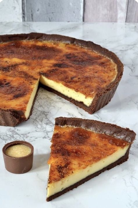 Creme Brulee Tart Recipe, Creme Brulee Tart, كريم بروليه, Sweet Custard, Chocolate Pastry, Tart Baking, Double Cream, Sweet Pie, Egg Yolks