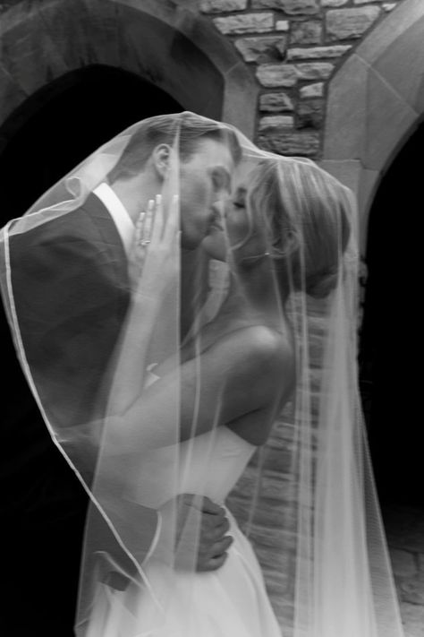 Veil Over Bride And Groom, Special Wedding Pictures, Wedding Portrait Inspiration, Bride And Groom Shots Photography, Wedding Photos With Veil Bride Groom, Wedding Photos Of Bride And Groom, Wedding Portraits Bride And Groom, Wedding Photos Portrait, Veil Shots Bride And Groom