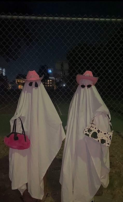 Ghost Aesthetics, Ghost Costume Women, Ghost Trend, Best Friend Costumes, Friend Costumes, Ghost Halloween Costume, Diy Costumes Women, Halloween Movie Night, Trio Halloween Costumes