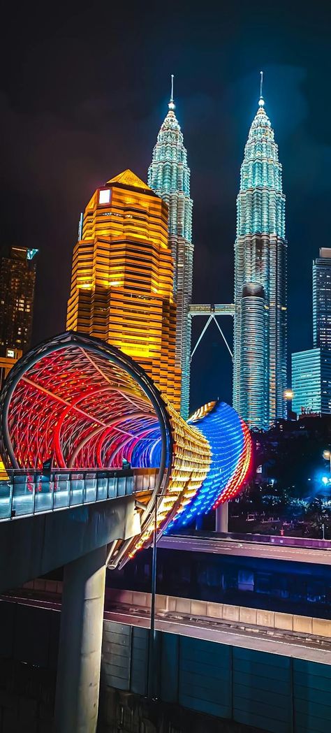 Saloma Bridge, Kuala Lumpur, Malásia Saloma Bridge Kuala Lumpur, Saloma Bridge, Kuala Lumpur Malaysia Aesthetic, Kuala Lumpur Aesthetic, Malaysia Aesthetic, Travel Aesthetics, Poster Idea, Wealthy Lifestyle, Malaysia Travel