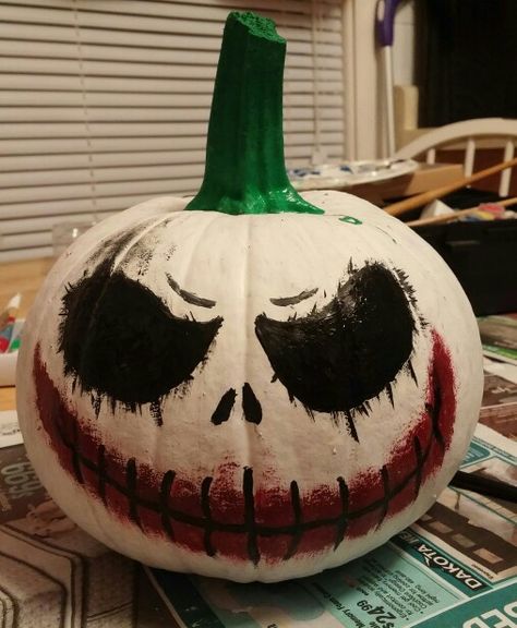 No Carve Pumpkin Beetlejuice, Painted Pumpkin Carving Ideas, Punkin Design Ideas, Designs To Paint On Pumpkins, Pumpkin Painting The Nightmare Before Christmas, South Park Pumpkin Painting, Pumpkin Painting Marvel, Art The Clown Pumpkin Painting, Halloween Pumpkin Decorating Contest