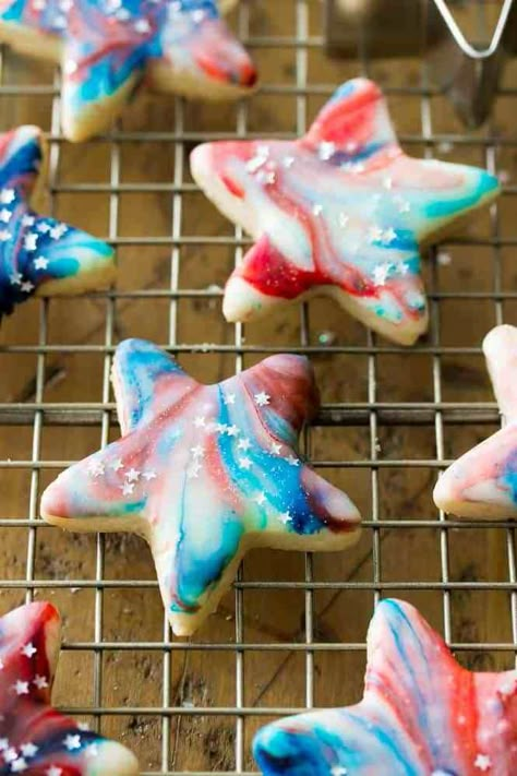 Red, White, and Blue 4th of July Cookies! || Sugar Spun Run Cookies 4th Of July, Patriotic Sugar Cookies, Fourth Of July Cookies, 4th Of July Cookies, Sugar Spun Run, Celebration Desserts, Patriotic Cookies, Flag Crafts, Patriotic Desserts