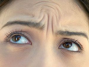 Stop Looking Angry! - Forehead wrinkles telegraph grumpiness, but our expert anti-aging tips and treatments erase them (without going near a needle). Forehead Lines, Forehead Wrinkles, Anti Aging Tips, Beauty Remedies, Manuka Honey, Anti Aging Treatments, Prevent Wrinkles, Health And Beauty Tips, Best Face Products