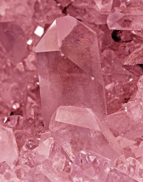 #pastelpink #pink #moodboard #pinkaesthetic #moodboardcrystal #crystals #rosequartz #quartzpink #pinkcrystals #geode #agate #pink