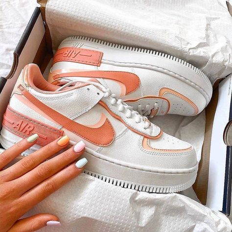 Nike Fashion Shoes 2020 Christmas Gifts Idea for Women. Nike Shoes 2020 Christmas Gifts Idea for Mom. Cheap Air Force 1, Hand Painted Sneakers, Nike Fashion Sneakers, Hypebeast Streetwear, Nike Air Force 1 Shadow, Trends Shoes, Air Force 1 Shadow, Painted Sneakers, New Nike Shoes