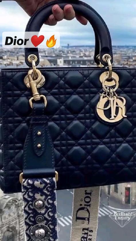 Τσάντες Louis Vuitton, Tas Louis Vuitton, Army Accessories, Luxury Bags Collection, Chanel Cruise, Jordan Outfits, Elegant Outfits, Chanel Tote, Latest Bags