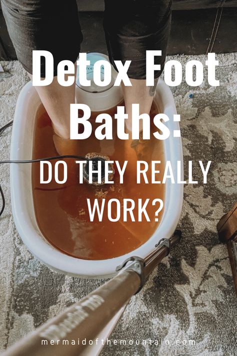 Feet in detox foot bath. Ionic Foot Bath, Foot Detox Soak, Detox Bath Recipe, Foot Soak Recipe, Bath Detox, Hair Detox, Home Detox, Kidney Detox, Parasite Cleanse