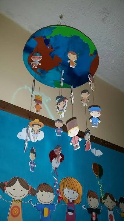 Children's Day Activities, Multicultural Activities, Around The World Theme, Preschool Art Projects, Art Activities For Toddlers, School Murals, Culture Day, Classroom Art Projects, Hand Crafts For Kids