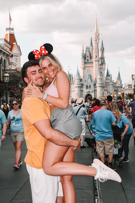 Disney Park Couple, Disney Couples Trip, Disneyworld Couples Outfits, Disney World Couples Outfits, Disney World Couple Photos, Disney World Photo Ideas Couples, Epcot Photo Ideas Couples, Couples Disney Photos, Disney Poses Ideas Couples