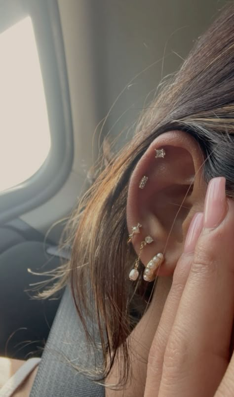 Cute Cartilage Piercing Ideas, Midi Cartilage Piercing, 3 Ear Piercings And Cartilage, Ears Peircings Women, Cartilage Piercing Aesthetic, Cartilage Piercing Placement, Ear Inspo Piercing, Dainty Ear Piercings Classy, Eat Stacking Ideas